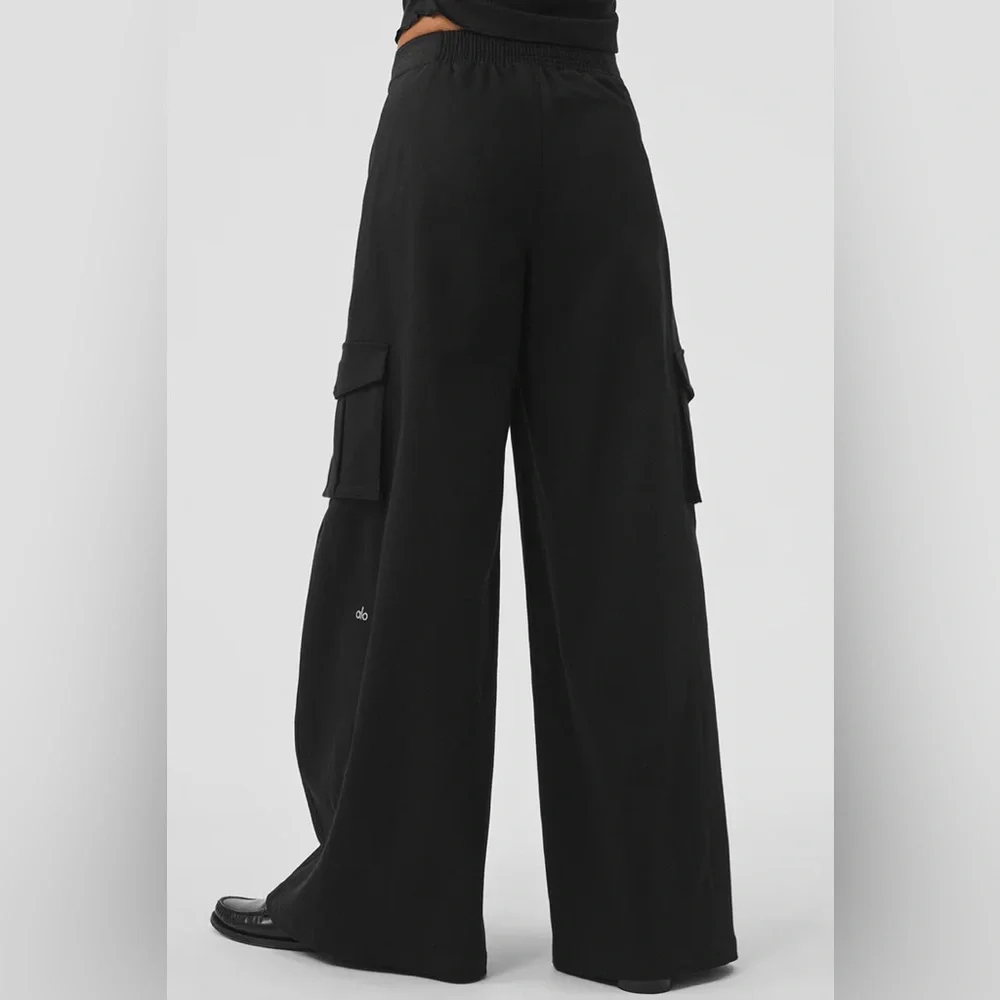 ALO YOGA | ✨NEW✨ Show Off Cargo Wide Leg Trouser (Regular) in Black - Picture 3 of 6